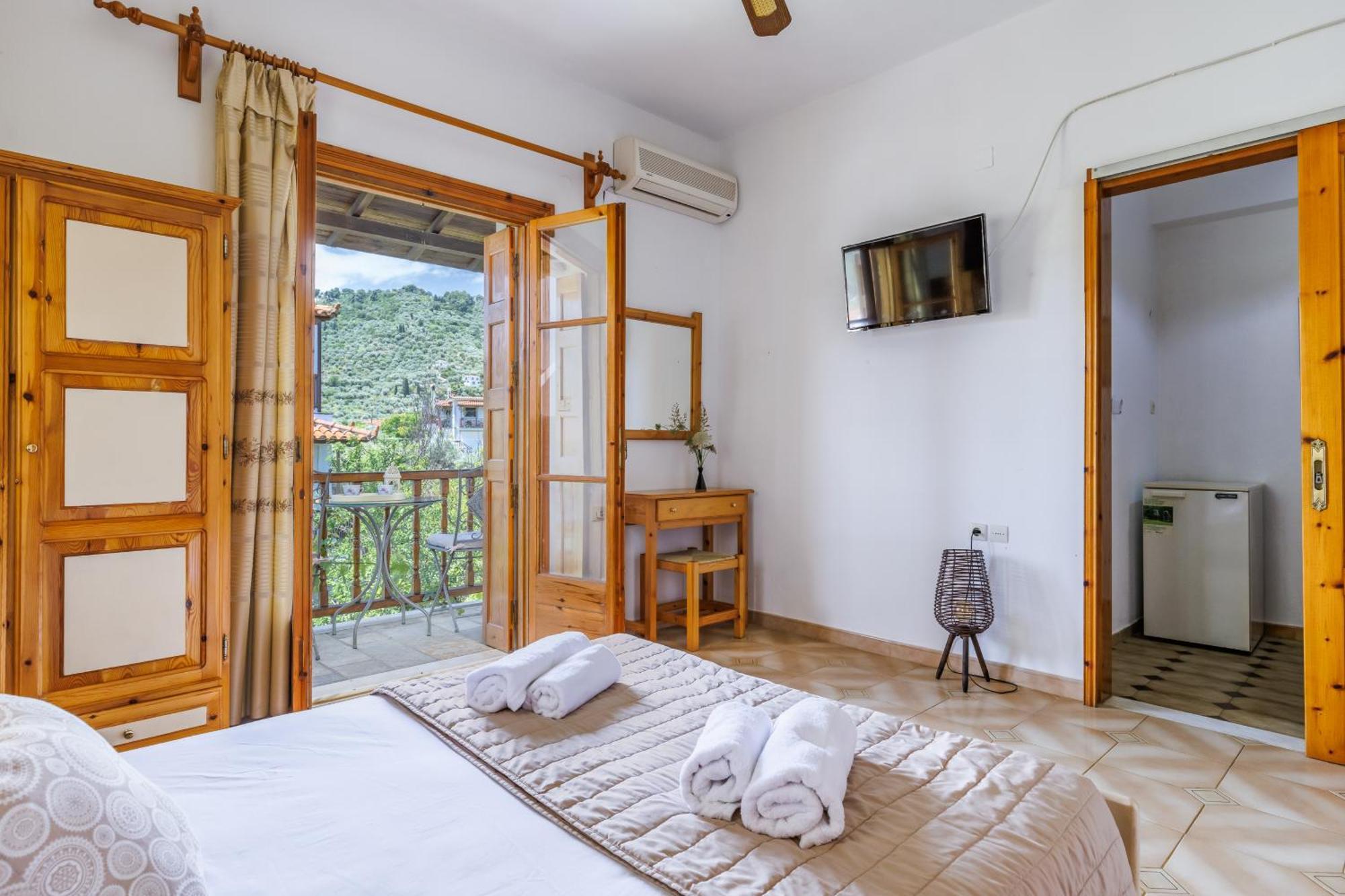 Panagou Studios Skopelos Town Exterior photo